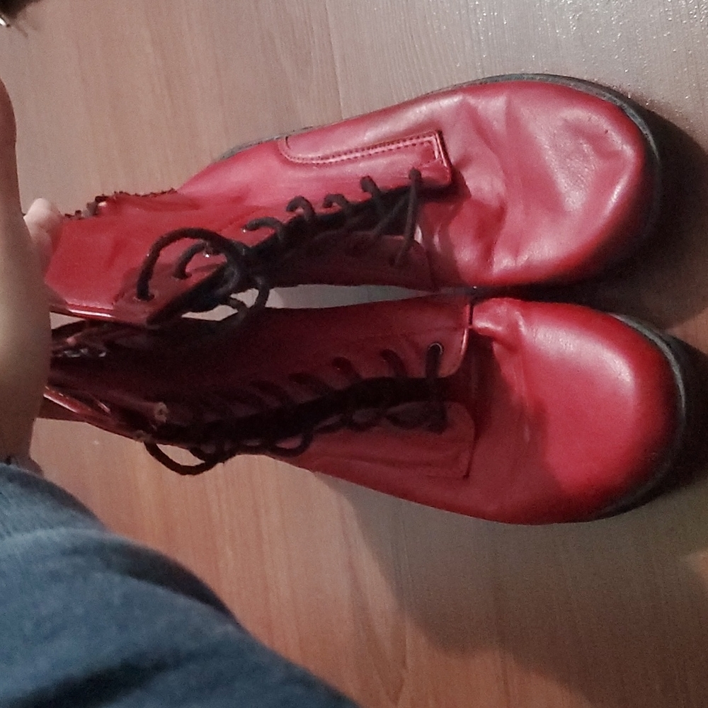Body central red boots